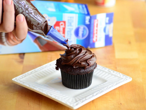 Pillsbury Moist Supreme White Cake Mix & Chocolate Fudge Frosting Bag with By The Cup Spatula Knife
